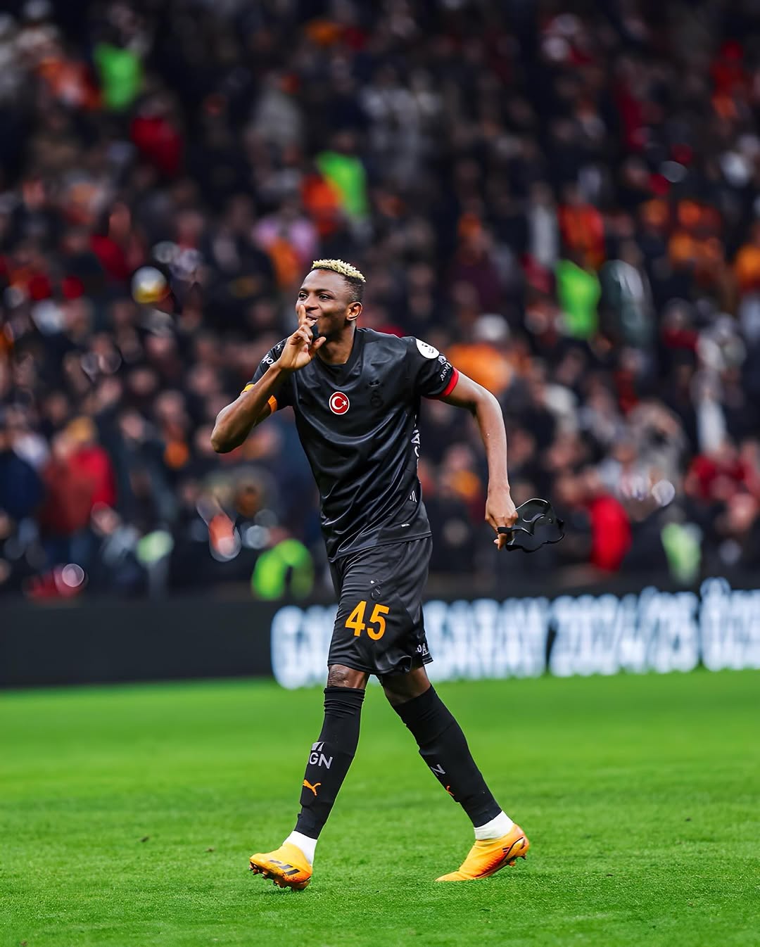 Complete football 247 Referee sacked after incident involving Osimhen's Galatasaray