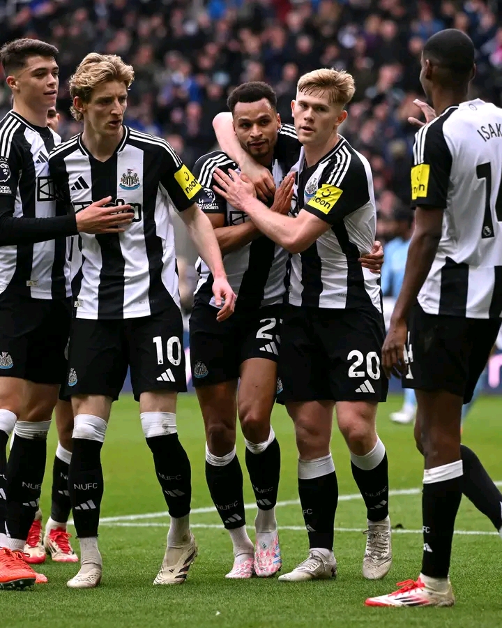 Complete Football 247 Newcastle United Players Celebrates-against Nottingham Forest