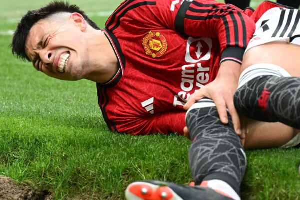 Complete Football 247 Lisandro Martínez Suffers Serious Knee Injury During Manchester United's Defeat to Crystal Palace