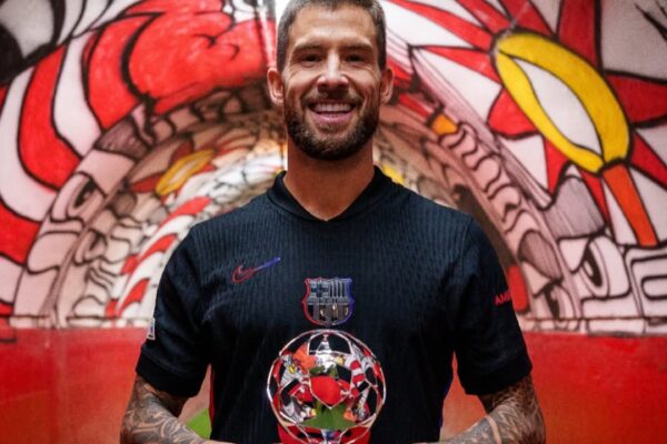Complete Football 247 FC Barcelona Extends Iñigo Martínez's Contract Until 2026