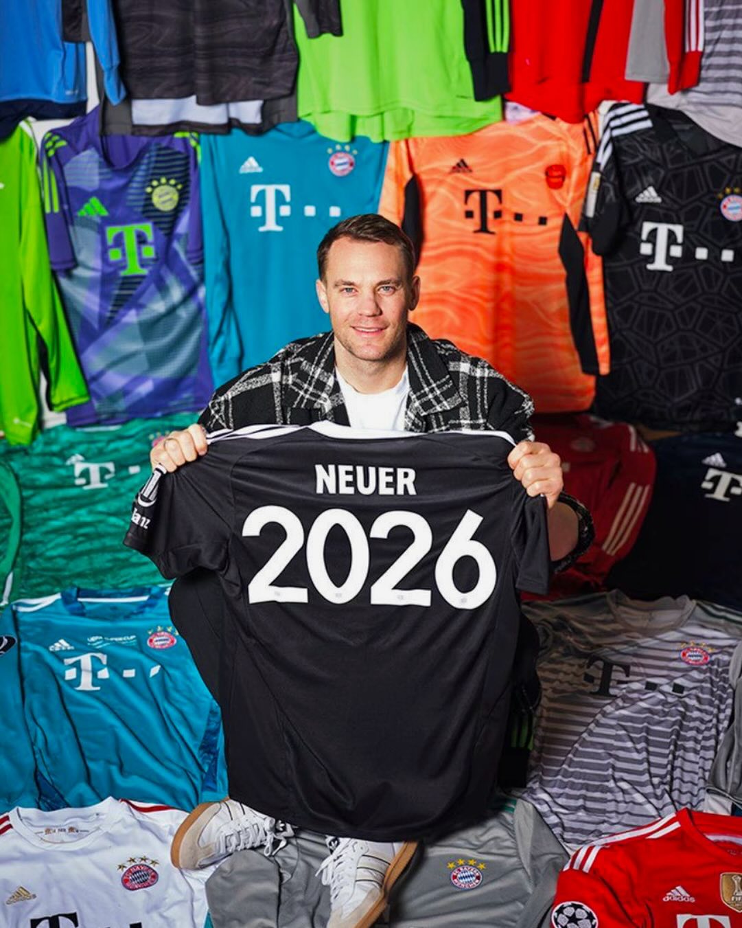 Complete Football 247 Manuel Neuer Extends Contract with FC Bayern Munich until June 2026