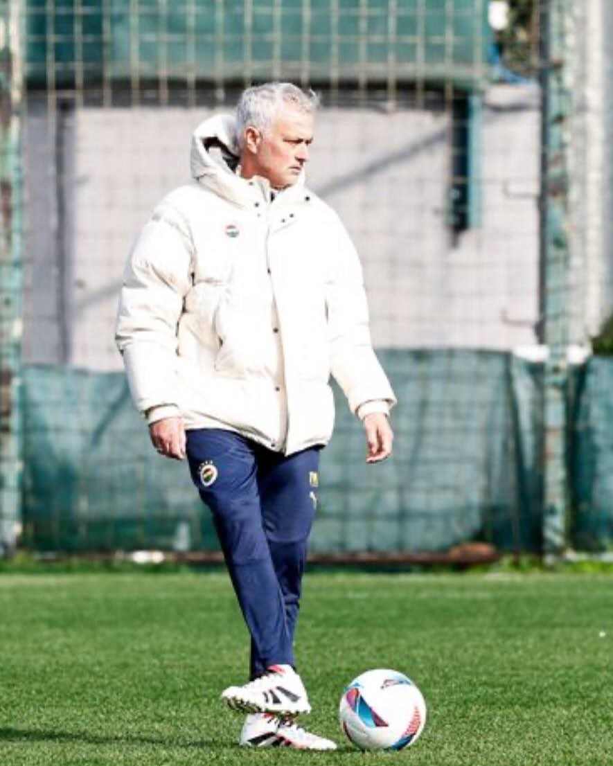 Complete Football 247 Jose Mourinho sues Victor Osimhen's Galatasaray after racism accusations